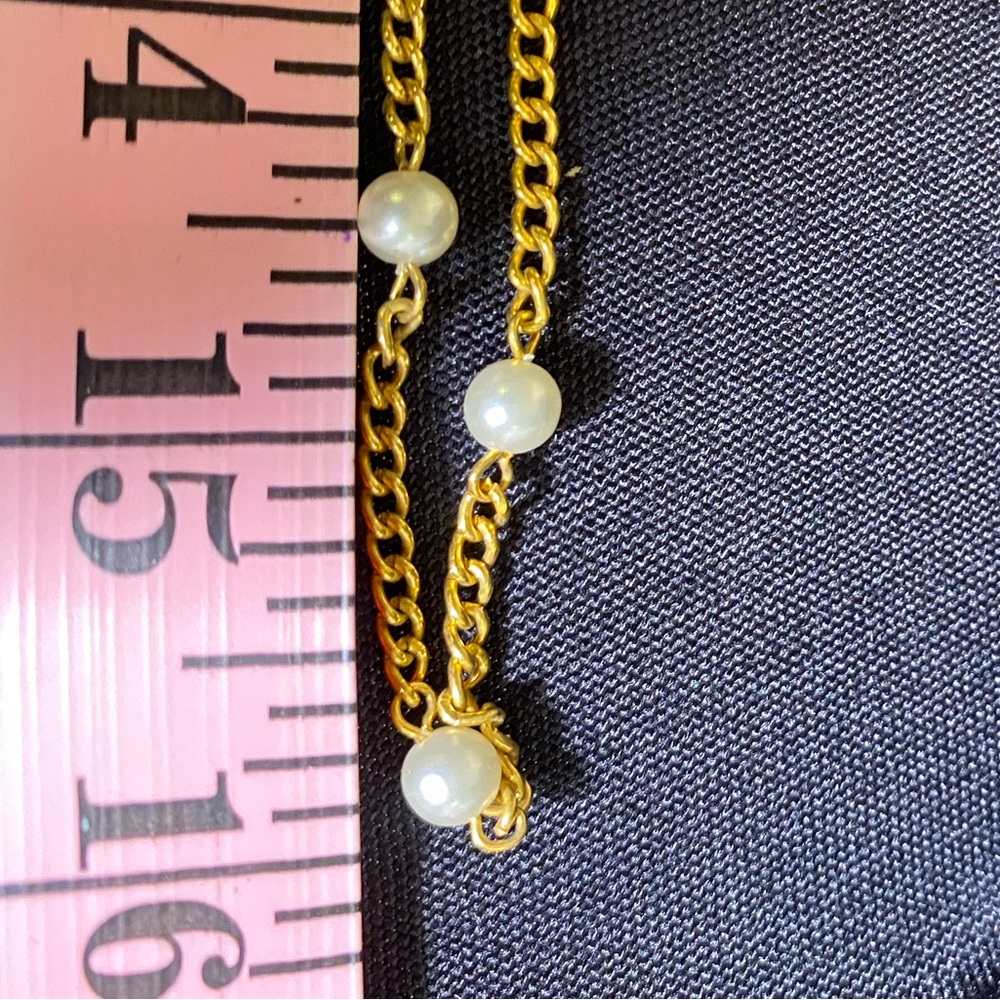 Simple Gold Tone Chain and Faux Pearl Fashion Necklace. Great for Layering. 16” - Picture 4 of 4